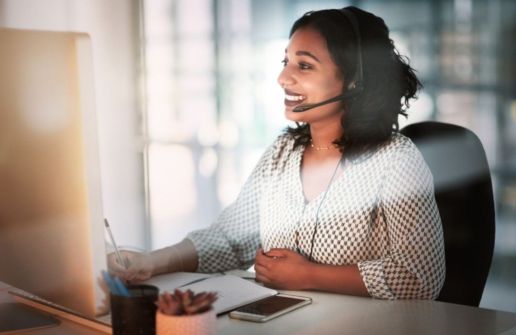 woman answering calls in a call centre